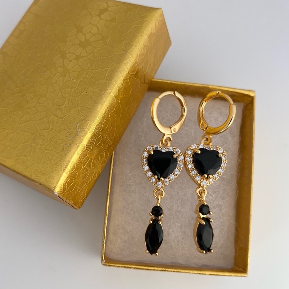 Black CZ Heart Earrings 18k Gold Filled /Aretes Corazón Oscuros Oro Laminado 18k - Picture 6 of 6